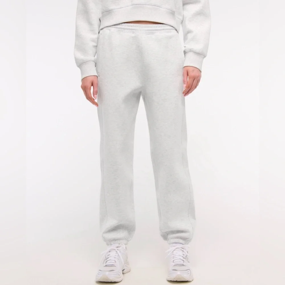 Abercrombie & Fitch YPB neoKnit Max Mid Rise Cinched Grey Joggers Size Small - Picture 1 of 6